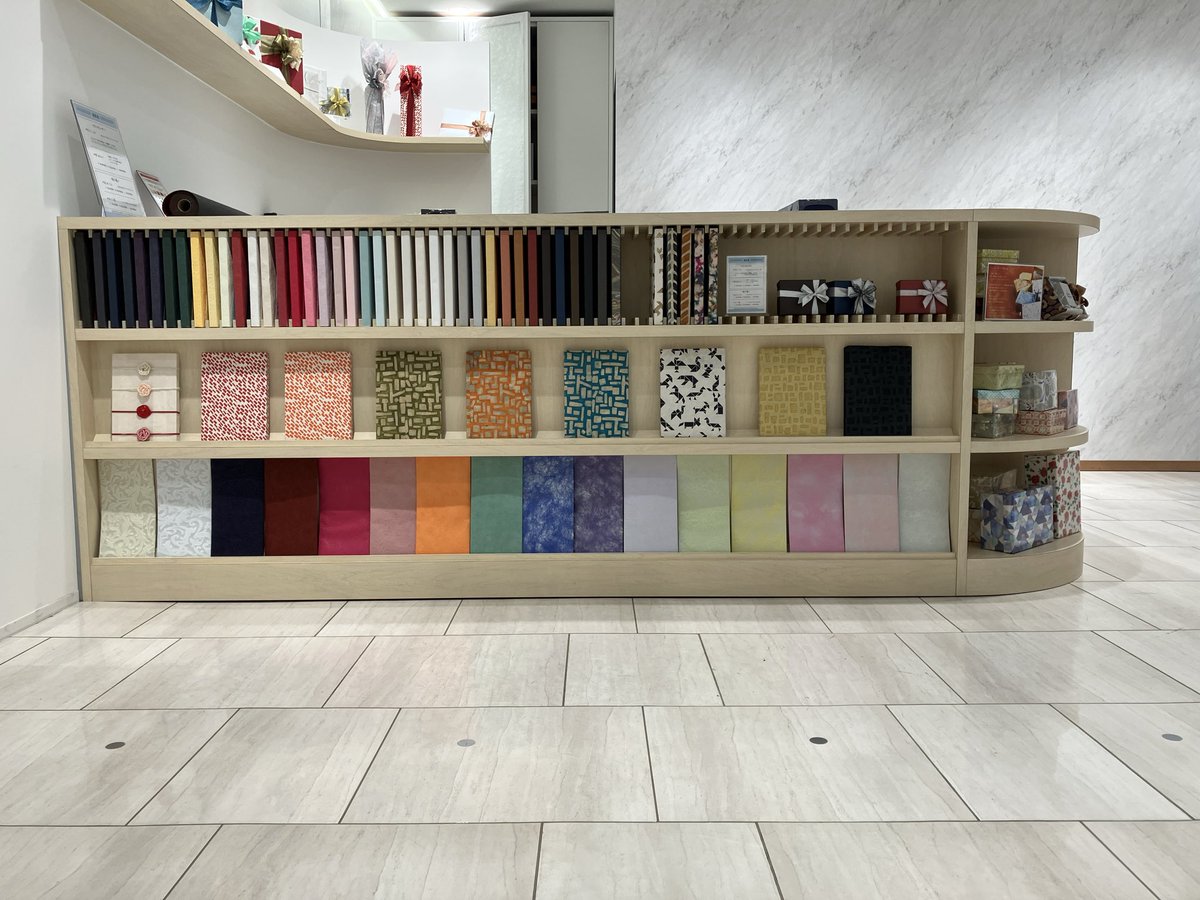 2238koubou's tweet photo. 店頭のサンプルを変えて不織布を飾りました。 https://t.co/aJF2nYUdXz