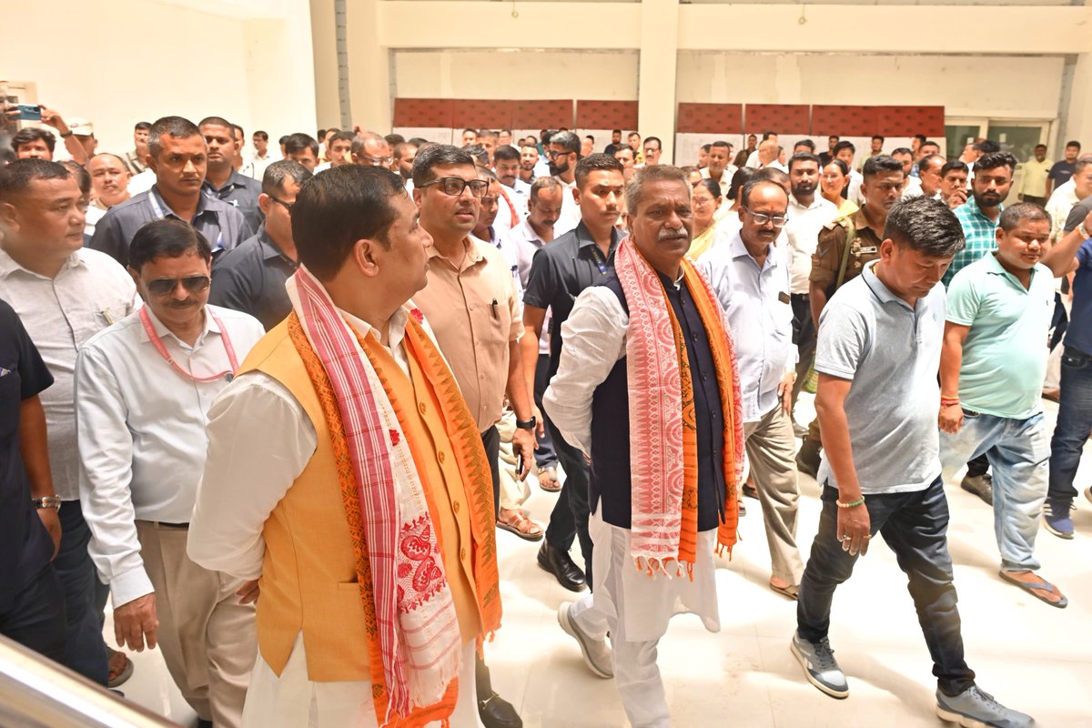 jayanta_malla's tweet photo. Visited the Tamulpur Medical College & Hospital, currently in the final phase of construction, at Kachubari along with Hon'ble Health Minister Shri @TheAshokSinghal dangoriya and held a review meeting with officials of the concerned departments to assess the progress of the project.

The institution marks another significant step towards Hon'ble CM Dr. @himantabiswa dangoriya's vision of establishing one medical college in every district of Assam. 

Also took part in a plantation program within the campus.

���� Kachubari, Tamulpur District
