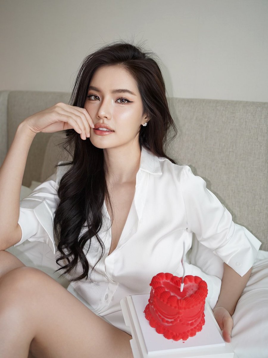 Xobamm_Official's tweet photo. เจ้าของวันเกิดที่สุดสวยที่สุด🎂

Happy 26th Birthday XOBAM
#HBD26thXOBAM
#Xobam #โซแบม https://t.co/a823ZUEUR8