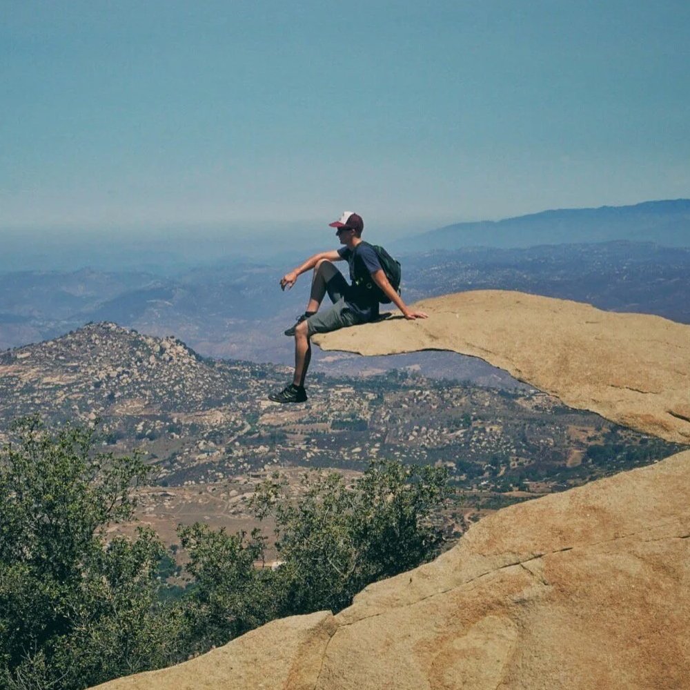 AMAZlNGNATURE's tweet photo. This thin rock has become one of California’s most famous photo spots

Known as Potato Chip Rock, its shape and camera angle make hikers appear to be standing above a huge cliff https://t.co/4VBjnUfTU4