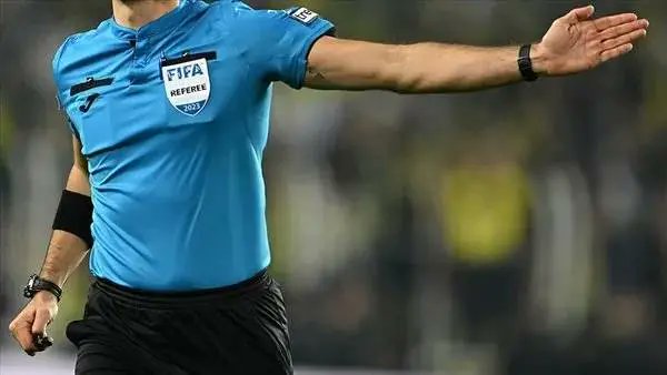 DemaSNewss's tweet photo. 🚨 TFF ve MHK'den 2026/27 sezonu öncesi hakemlere yeni talimat!

Hakemlerden hafif temaslarda oyunu durdurmamaları ve kolay faul düdüğü çalmamaları istenecek.

🔸 Omuz omuza mücadeleler ve sert ikili mücadelelerde oyun daha fazla devam ettirilecek.

🔸 Hedef; temponun yüksek olduğu, topun daha uzun süre oyunda kaldığı ve fiziksel mücadelenin ön plana çıktığı bir Süper Lig oluşturmak.

#SüperLig #TFF #MHK #Hakem #Futbol