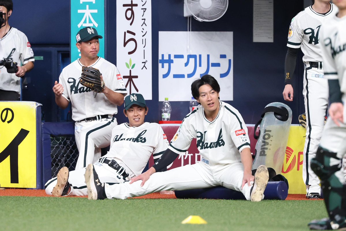 takafullc2's tweet photo. 【1軍】

南海ホークス復刻ユニホームを着用して試合に臨みます！

#sbhawks #鷹フル https://t.co/F8fMUh0kzj