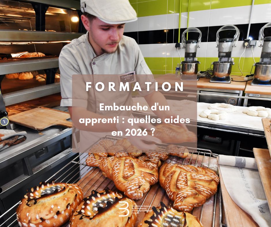 cnbpf's tweet photo. 🎓 Embauche d'un apprenti : quelles aides en 2026 ?

Former un apprenti, c'est investir dans l'avenir de notre profession. Pour accompagner les entreprises, plusieurs aides financières sont prévues pour les contrats d'apprentissage conclus depuis le 6 mars 2026.

✅ 5 000 € pour l'embauche d'un apprenti préparant un CAP, un baccalauréat professionnel, un certificat de spécialisation ou un brevet professionnel (entreprises de moins de 250 salariés).
✅ 4 500 € pour les formations de niveau 5 (BTS ou Brevet de Maîtrise), hors Outre-mer.
✅ 6 000 € pour l'embauche d'un apprenti reconnu travailleur handicapé, quel que soit le diplôme préparé.
✅ Pour les formations de niveau 6 (Licence, Licence professionnelle, Bachelor), l'employeur participe à hauteur de 750 € aux frais de formation.

💡 Ces aides sont versées au titre de la première année du contrat.

Former aujourd'hui, c'est préparer les talents de demain et assurer la transmission de nos savoir-faire.

#Apprentissage #Formation #Boulangerie #Pâtisserie #Artisanat #Transmission #CNBPF