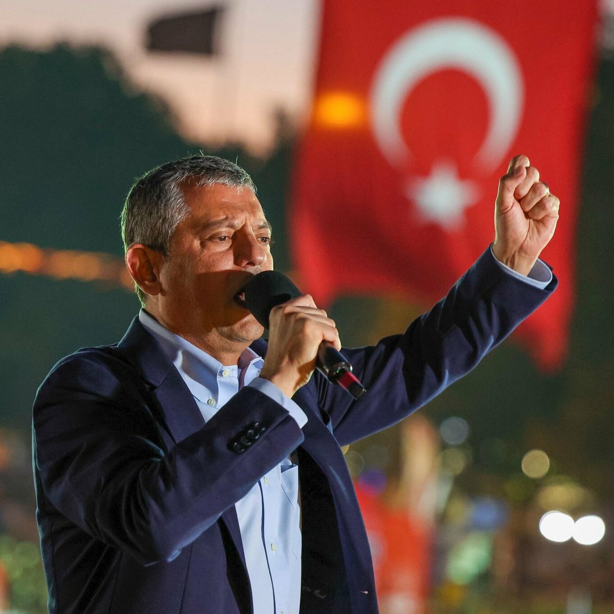 DailyTurkst's tweet photo. Özgür Özel: “Biz, Kuvayı Milliye ruhunun bugünkü temsilcileriyiz.” https://t.co/yegjhNMKH2