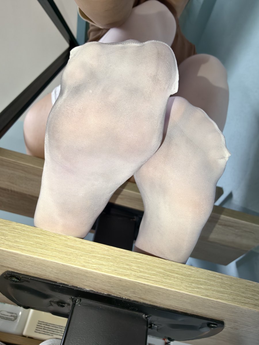 xiaoyao1014's tweet photo. ❗❗❗送福利❗❗❗
随机抽取3名粉丝
袜子🧦，内内👙都可选免费送
（邮费自理）
转发➕评论➕点赞➕关注｜四连合一就可参加

转发达到100即刻开奖 https://t.co/7mG8b9QZDE
