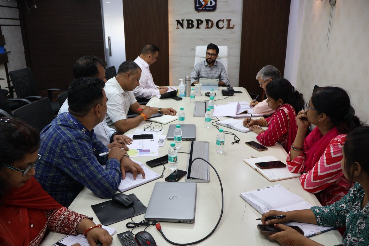 SEVA_NBPDCL's tweet photo. योजना का प्रभावी एवं समयबद्ध क्रियान्वयन सुनिश्चित हो : MD, NBPDCL 

#NBPDCL के प्रबंध निदेशक श्री राहुल कुमार (IAS) ने दिनांक 04 अगस्त 2026 (मंगलवार) को आयोजित समीक्षा बैठक में पीएम सूर्य घर मुफ्त बिजली योजना की प्रगति की समीक्षा की। (1/2) https://t.co/GKTFZOaUhv