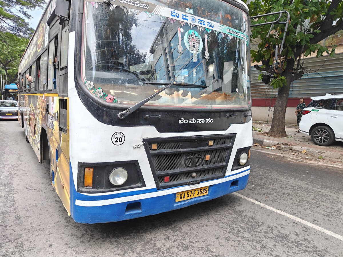 kbs_ramachandra's tweet photo. @blrcitytraffic At Sangam circle this afternoon, between 13:35 and 13:40, BTS bus coming from RVRoad turning towards Banashankari, jumped the red light and almost ran over me and a friend -  who were crossing with green light for pedestrian crossing. 
KA57F3585 https://t.co/Cj4mfUtQ3v