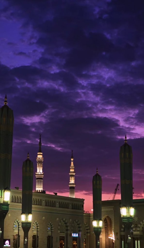 Al_Nn0oor's tweet photo. تبارك الله أحسن الخالقين💘🤍!
ما أجمل الشروق من المسجد النبوي!! https://t.co/pL3KA0PxVL