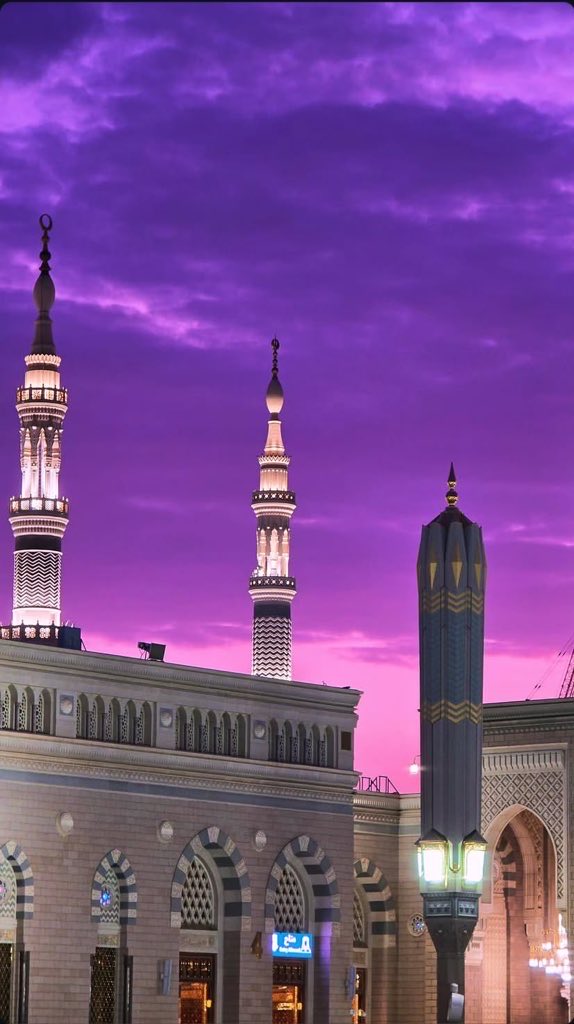 Al_Nn0oor's tweet photo. تبارك الله أحسن الخالقين💘🤍!
ما أجمل الشروق من المسجد النبوي!! https://t.co/pL3KA0PxVL