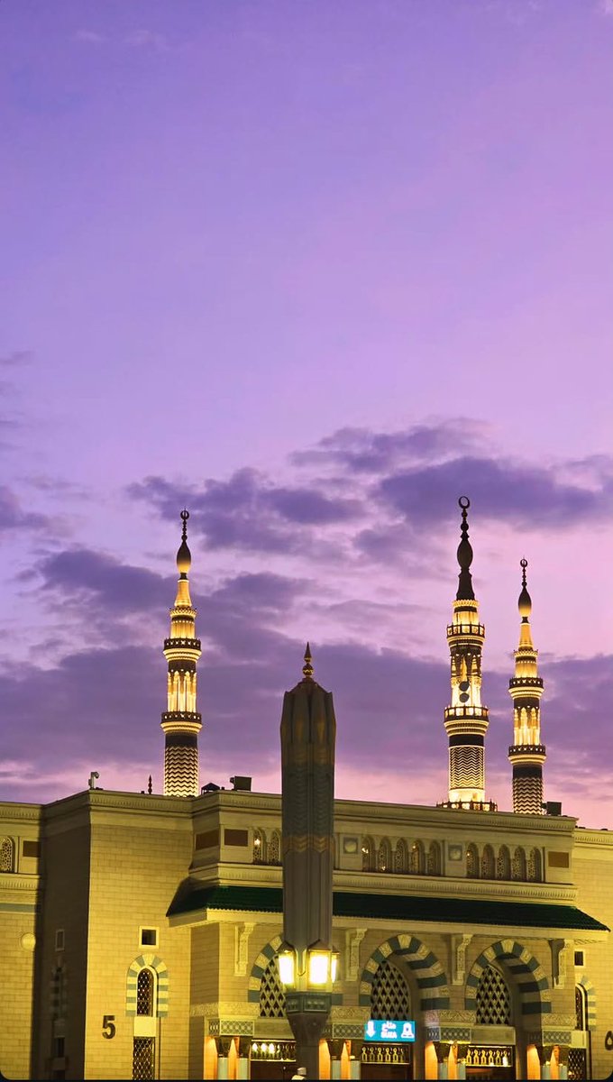 Al_Nn0oor's tweet photo. تبارك الله أحسن الخالقين💘🤍!
ما أجمل الشروق من المسجد النبوي!! https://t.co/pL3KA0PxVL