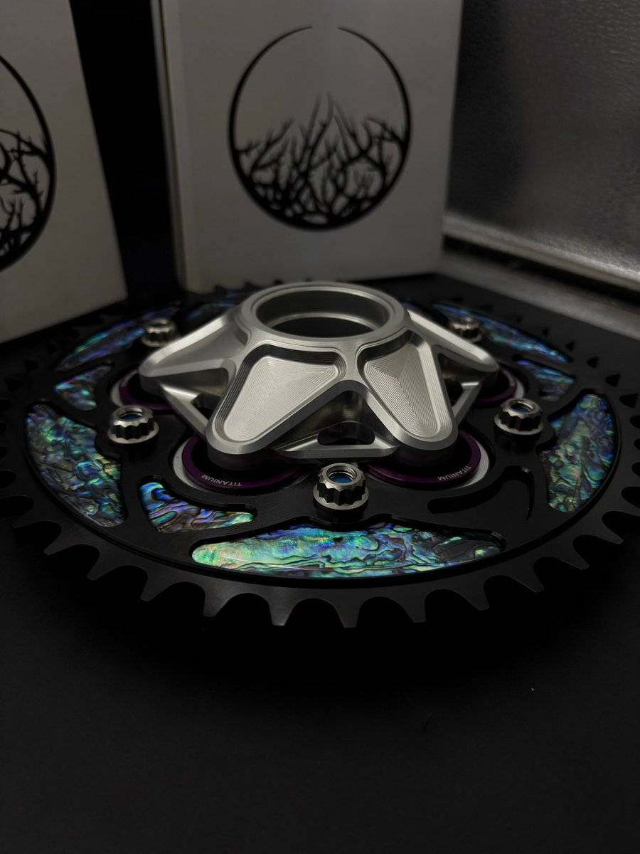 mosn_com's tweet photo. NINJA H2オーナー必見‼️
【MOSNオリジナルデザイン】のコラボスプロケットキットまもなく登場
カラーも3種類用意しております
ぜひお楽しみに!
#ninjah2 #mosn https://t.co/jdRNaYzXuM