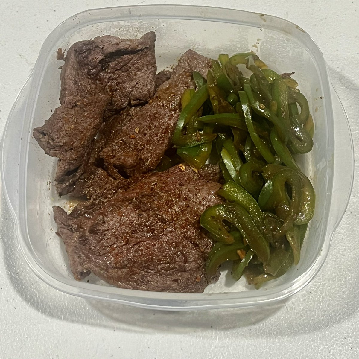 thinbubbles's tweet photo. look at the macros of my 239cal fajitas jesus christ https://t.co/5ijP1oVwqY