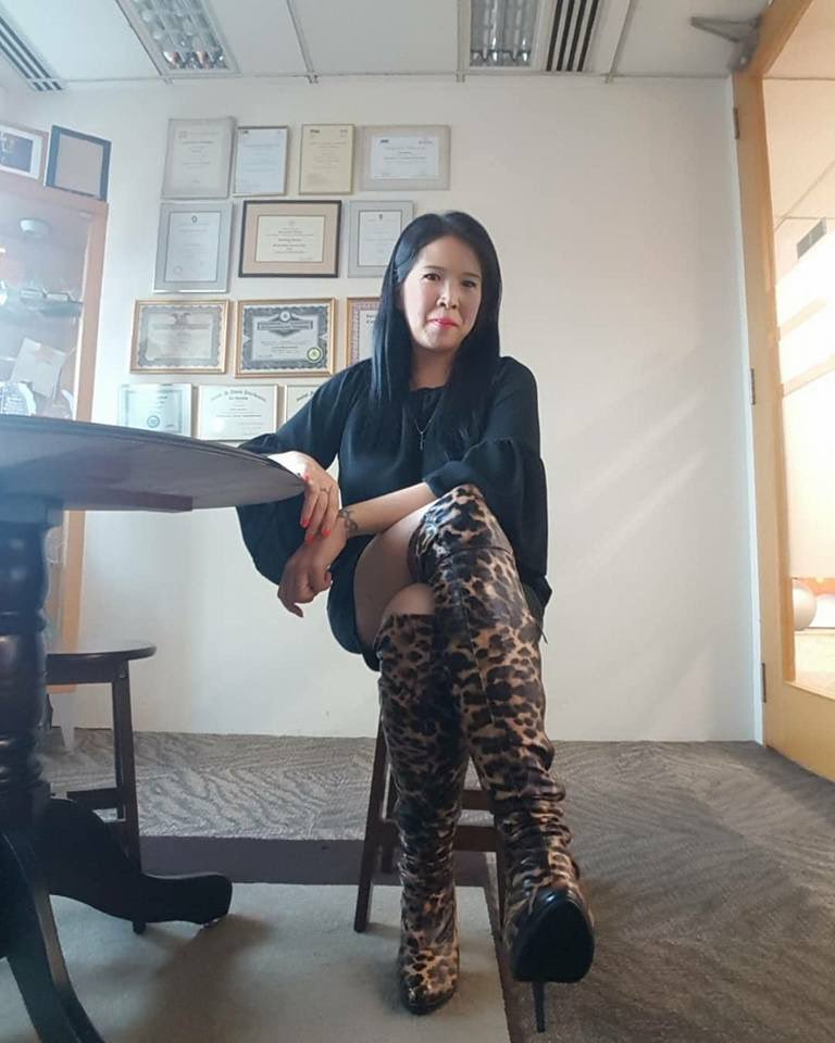palmerdebra's tweet photo. #boots #boot #bootseason #iloveboots #bootlovers #bootlove #thesebootsaremadeforwalking #bootqueen #selfie #selfiequeen #fashionista #bootqueendebrasg https://t.co/2HGv9CRKEi