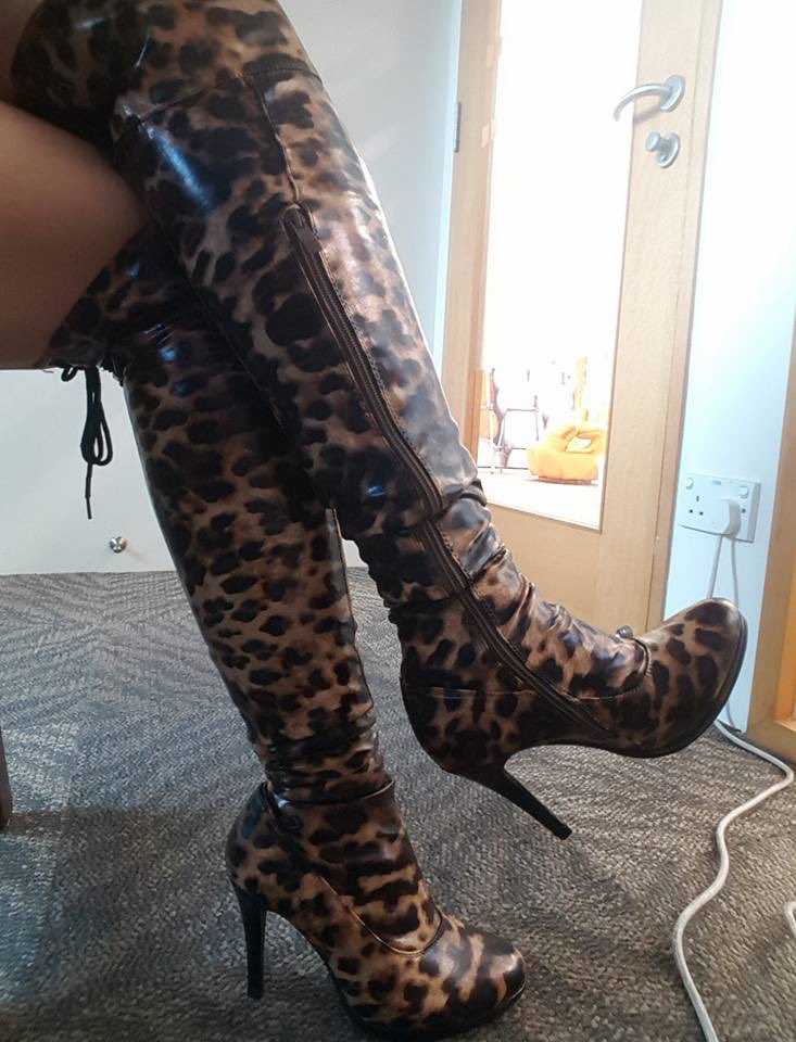 palmerdebra's tweet photo. #boots #boot #bootseason #iloveboots #bootlovers #bootlove #thesebootsaremadeforwalking #bootqueen #selfie #selfiequeen #fashionista #bootqueendebrasg https://t.co/2HGv9CRKEi