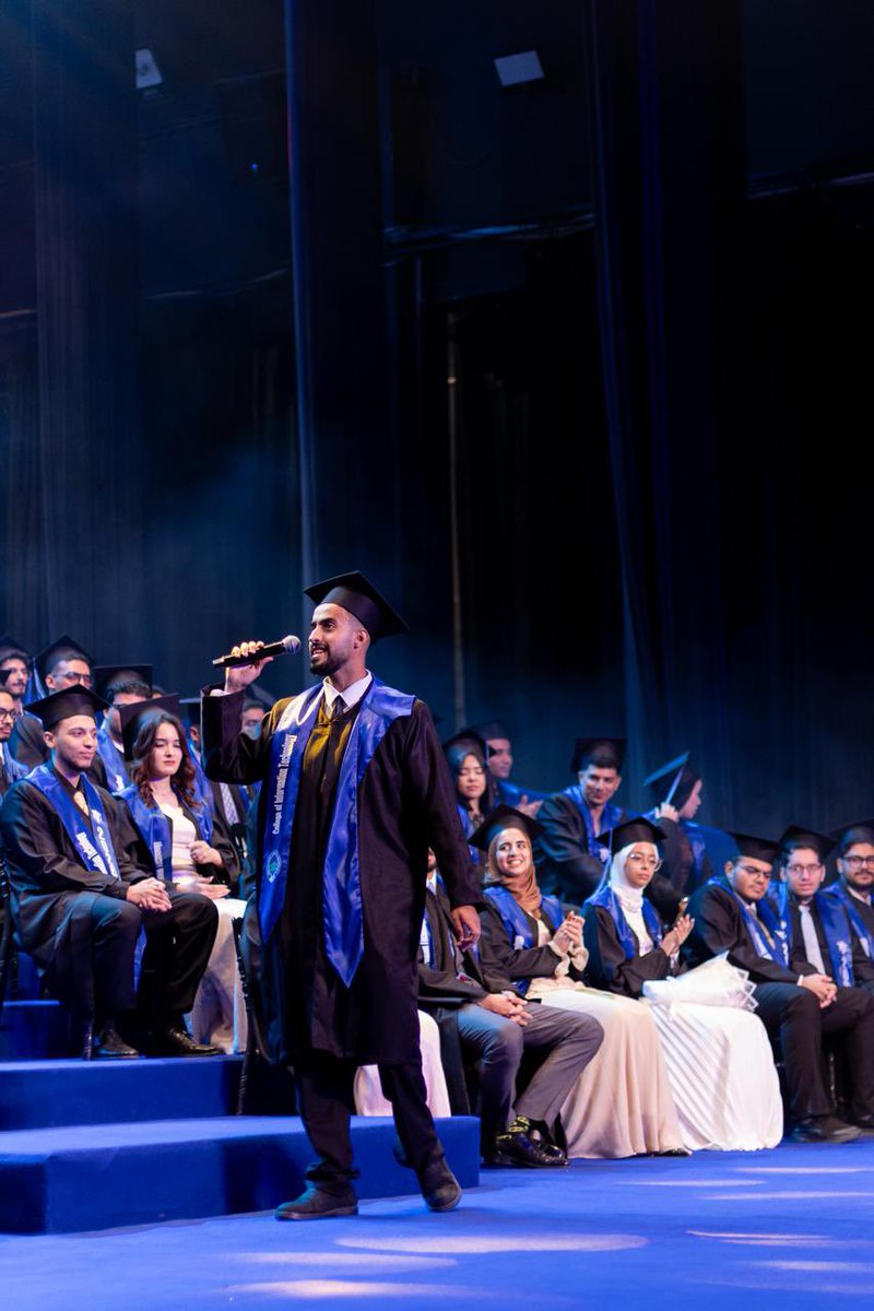 fbwd_'s tweet photo. مليانه الدنيا حكايات و انا لسا عالق هنا🎓🎓🤍 https://t.co/9DVTCyhbF0