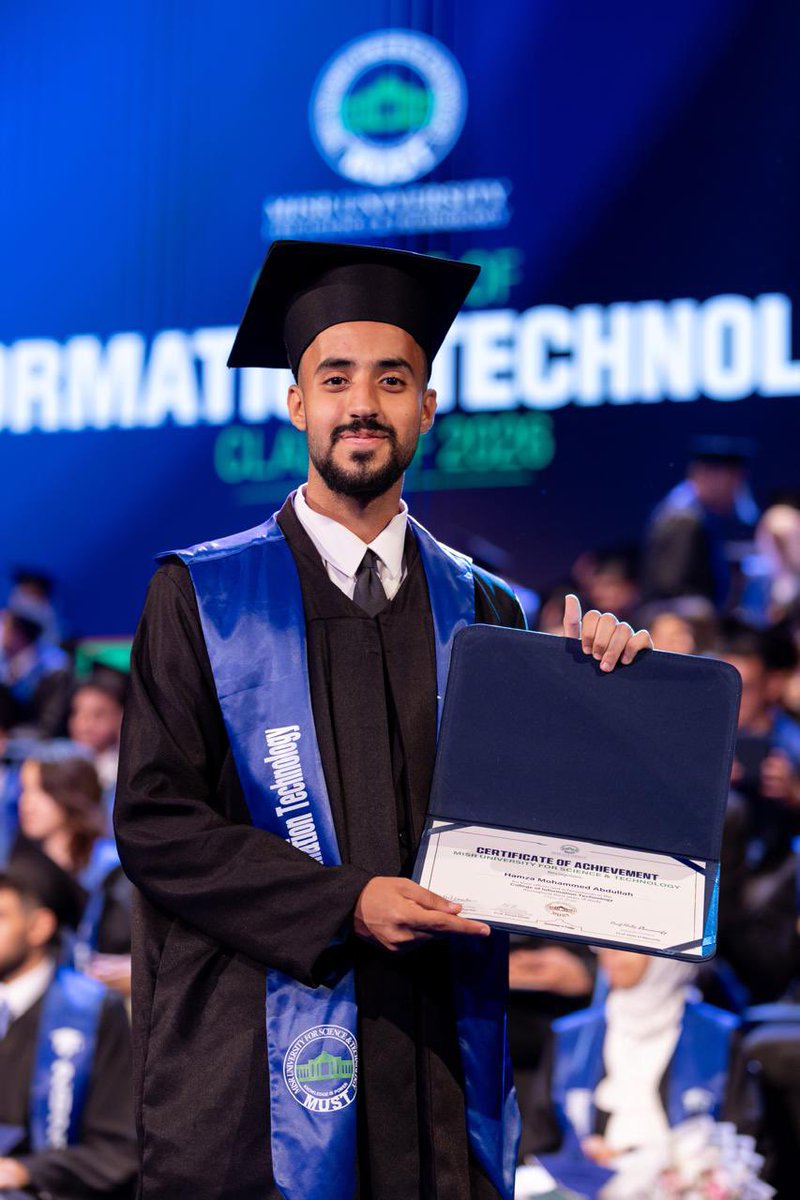 fbwd_'s tweet photo. مليانه الدنيا حكايات و انا لسا عالق هنا🎓🎓🤍 https://t.co/9DVTCyhbF0