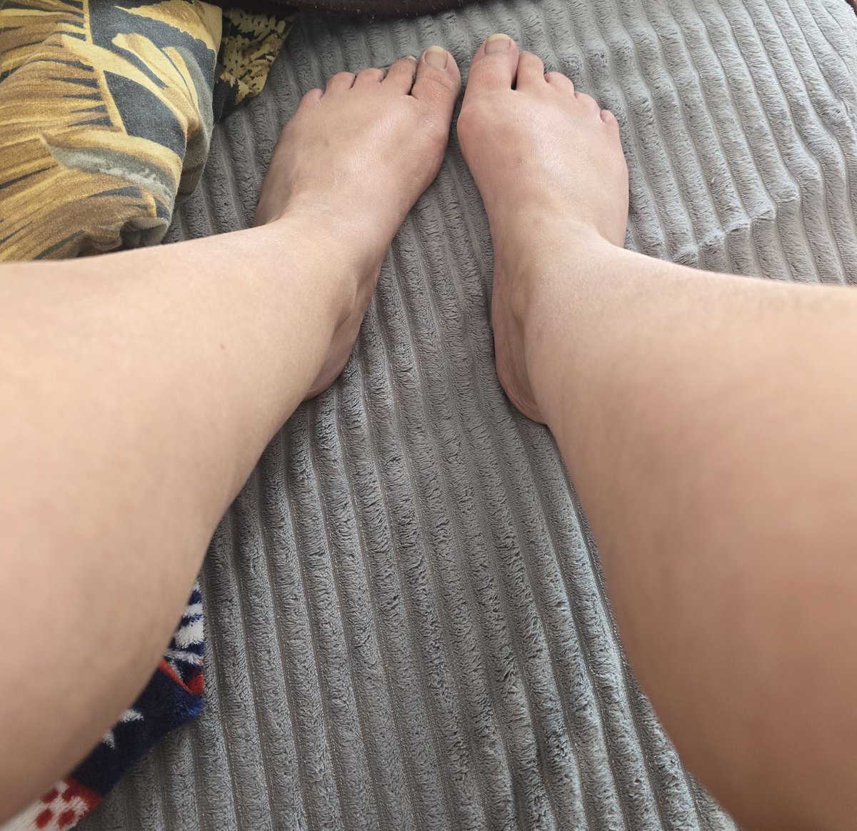 emihotgirl's tweet photo. Pani sie połamała i leży w łóżeczku. A Ty świnko masz umilić jej życie. 
Findom femdom feet paypig slave humanatm @rt_feet @rt_find @prodommesPoland https://t.co/b9cjzR7J5W