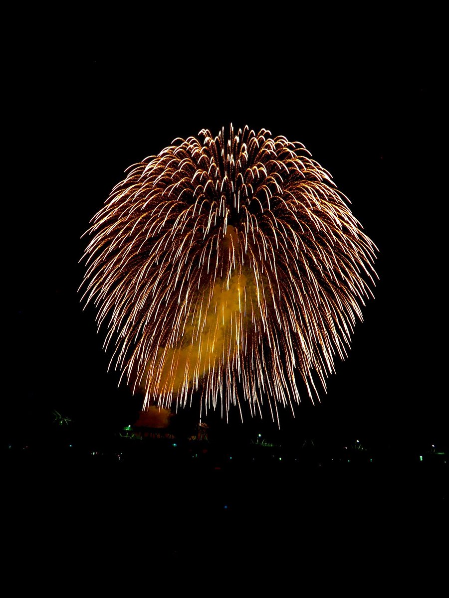 nonkm71215's tweet photo. カメラ持って地元花火大会いってきた！
カメラ楽しいなー！ https://t.co/hlRbDiuvKe