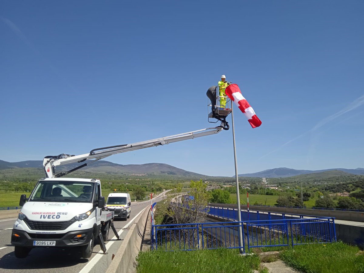 oscar_puente_'s tweet photo. Adjudicamos 33,5 M€ para la conservación de 88 km de nuestra red de Carreteras en Madrid.

Invertimos en seguridad vial, mantenimiento de instalaciones, túneles y sistemas de comunicación. https://t.co/ImnYO0RcD5