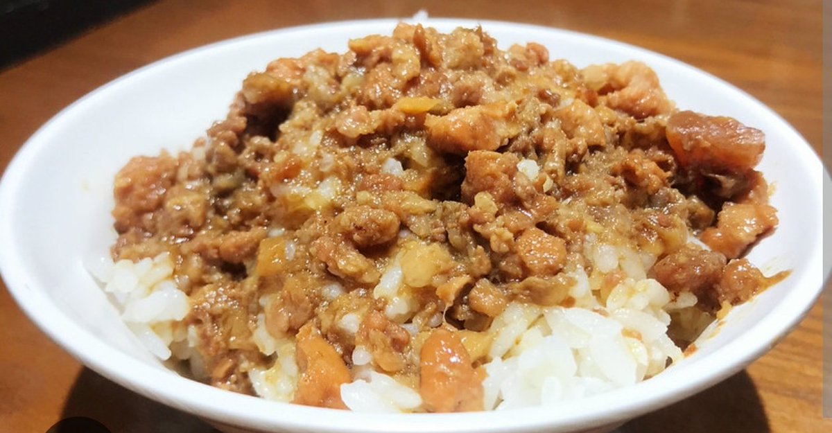 EdgeZ_240905's tweet photo. @HakoneNegi 咦，肉看起來蠻大塊的，不太像台灣當地典型滷肉飯的滷肉。

下面這個比較典型 https://t.co/MtIopCxzpq