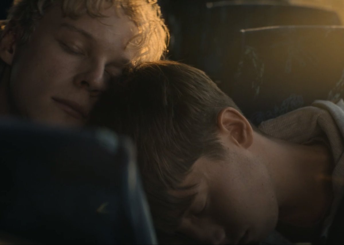 naimbug_'s tweet photo. the difference between them sitting at the back of the bus, hidden away vs them sitting at the front of the bus at the end of the movie #leviticus https://t.co/OnqKwy2cDQ