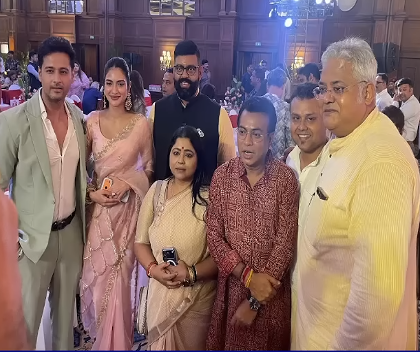 PRERANA_2020's tweet photo. দারুণ লোকেদের সাথে ছবি তুললেন তো @tjt4002 @keyakahe @koustavcp .. @tathagata2 বাবু কি বলবেন? 
@SuvenduWB দা আর @DrSukantaBJP দার দৃষ্টি আকর্ষণ করছি। #bjp #bengal #kolkata https://t.co/hRGar9G2EC