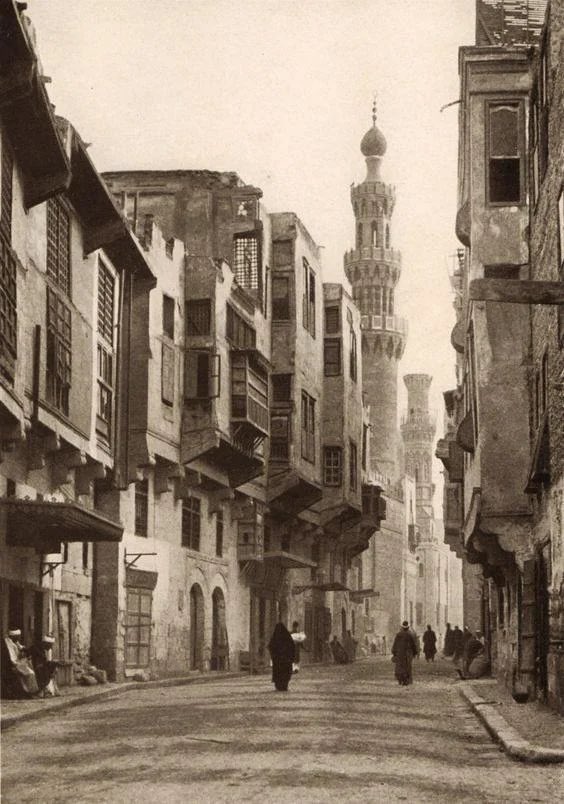 omar_dddg's tweet photo. Egypt and India must be the 2 countries with most wasted potential ever.

Both adopted industrialisation too fast with 0 planning, 2 civilisations ruined by libertarian policy

Cairo in 1925 was voted the most beautiful and cleanest city in the world. https://t.co/UBK8rPX5xX