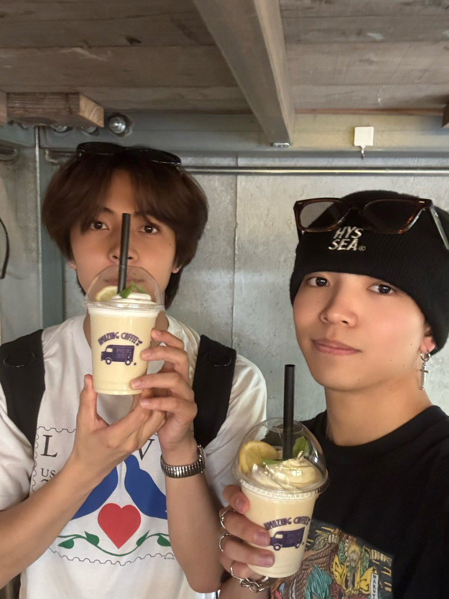 amazingcoffee__'s tweet photo. #アメコlovers📸 at中目黒店

🧡LIL LEAGUE
@LIL_LEAGUE_ 

中村竜大さん
山田晃大さん

🫖ネバーランド シャリシャリ〜アールグレイホイップ〜

中目黒店では8/7(金)までコラボ中🧚
ぜひみなさんお楽しみくださいね✨ https://t.co/LRmb4cA1vZ