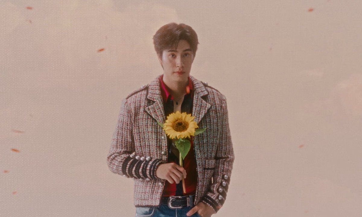 g4snara's tweet photo. sunflower...... toothbrush...... oh just end me. https://t.co/K4DwrUCLs1