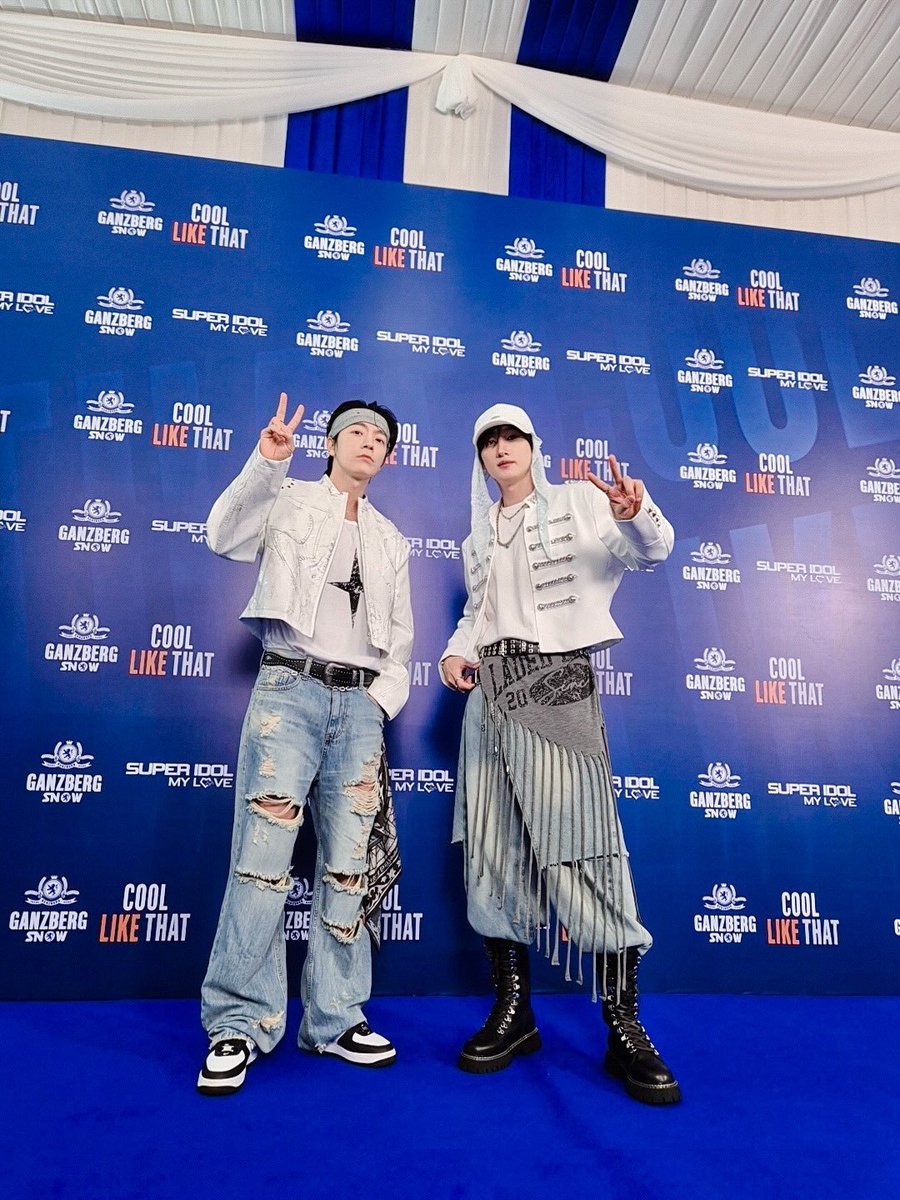 TheLees_HyukHae's tweet photo. 260804

#EUNHYUK #은혁 IG Update with
#DONGHAE #동해 

Cambodia!!!!! 🇰🇭 Thank you!!!!! See you again, and I love you 💙

1/2 https://t.co/D32k7O64mR