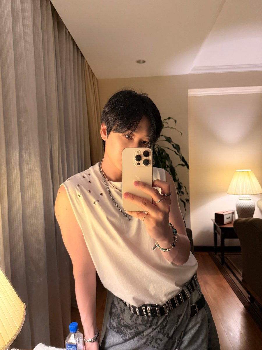 TheLees_HyukHae's tweet photo. 260804

#EUNHYUK #은혁 IG Update with
#DONGHAE #동해 

Cambodia!!!!! 🇰🇭 Thank you!!!!! See you again, and I love you 💙

1/2 https://t.co/D32k7O64mR