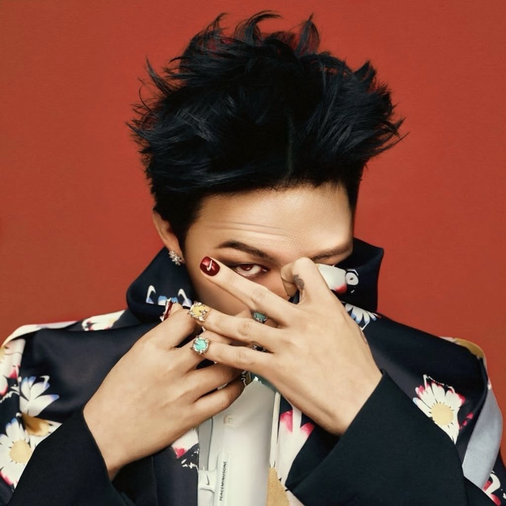 seungt0phyun's tweet photo. G-DRAGON’s team has announced that they have filed criminal complaints against over 100 individuals who created or distributed malicious posts targeting the Artist.

Many of these cases are currently being handled by investigative authorities and the courts, multiple defendants have received summary orders imposing fines ranging from KRW 2 million to KRW 7 million.

They will continue to monitor online platforms and they invite fans to keep reporting anything malicious and hurtful against G-DRAGON.

#GDRAGON #GD #지드래곤 #지디
