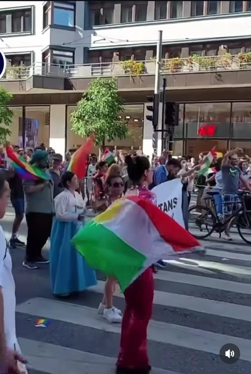 delpierocrisa's tweet photo. @mhmtceyran63 @3535353k @adolfkittenler bu görüntü daha geçenden mülteci olarak gidip birde gay'mı oldunuz?😅 hem ülkeniz hem cinsiyetiniz yok bakın bakayim baban burda mi 😅 https://t.co/dfLCJdCkBN
