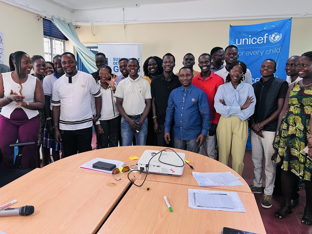 HopestarAkdo3i's tweet photo. In KARAMOJA we feel it first 
Drought, heat and hunger, water scarcity, malnutrition,
Youth let’s adapt climate change 
Educate, train,speak up n lead🤝 #UNDP @LCOYUganda1 @UNICEF @LVFOSecretariat #YouthLeadership #karamojayouth #climatechangeinkaramoja #altın https://t.co/EUAE3WhuFL