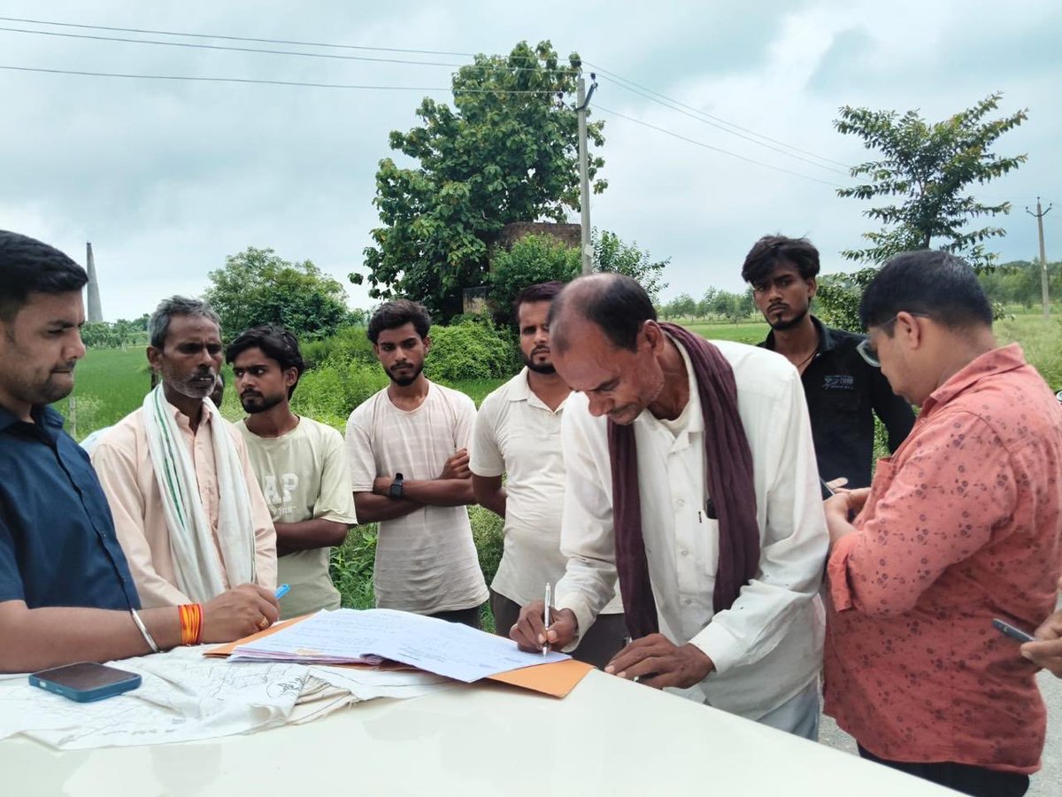 SDMAonlabareily's tweet photo. राजस्व वादों का स्थलीय निरीक्षण और मौके पर निस्तारण। राजस्व वादों का त्वरित और पक्षों को न्यायसंगत समाधान शासन की सर्वोच्च प्राथमिकता के क्रम में न्यायालय में लंबित विवादित प्रकरणों का स्थल पर निरीक्षण कर पक्षों को सुनकर निर्णय किया जाना न्याय की मंशा के अनुरूप है। 
@dmbareilly https://t.co/4Ufs6MfNPm