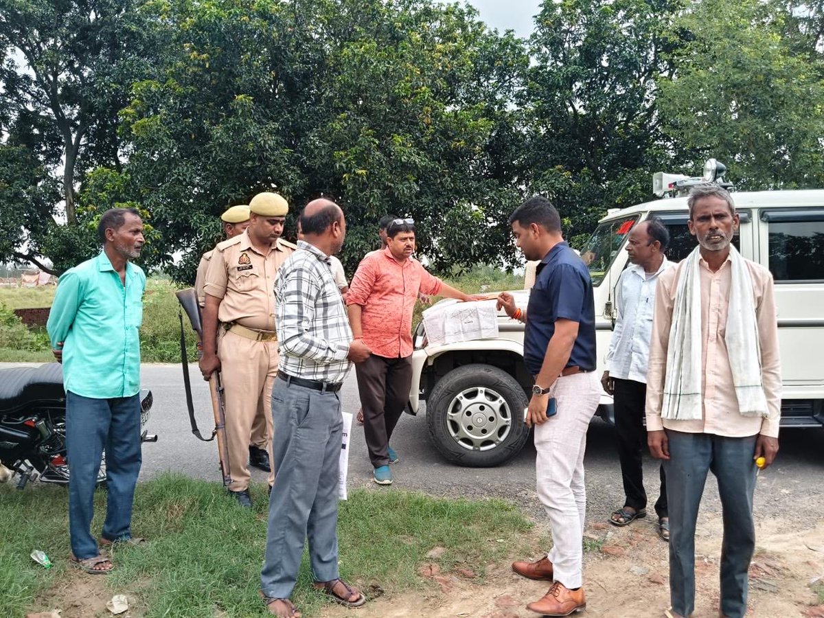 SDMAonlabareily's tweet photo. राजस्व वादों का स्थलीय निरीक्षण और मौके पर निस्तारण। राजस्व वादों का त्वरित और पक्षों को न्यायसंगत समाधान शासन की सर्वोच्च प्राथमिकता के क्रम में न्यायालय में लंबित विवादित प्रकरणों का स्थल पर निरीक्षण कर पक्षों को सुनकर निर्णय किया जाना न्याय की मंशा के अनुरूप है। 
@dmbareilly https://t.co/4Ufs6MfNPm