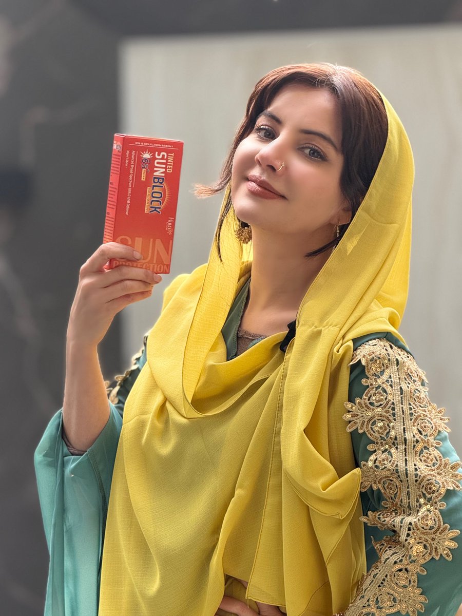 Rabipirzada's tweet photo. Haya by Rabi Tinted Sunblock SPF 65+
Apni skin ko dhoop ke nuqsanat se bachayein aur har din paayein natural glow. Lightweight formula, smooth finish aur daily protection—healthy skin ka perfect raaz!
#HayaByRabi #SunblockSPF65 #SkinCare #DailyProtection #HealthyGlow #SunProtection #GlowEveryday