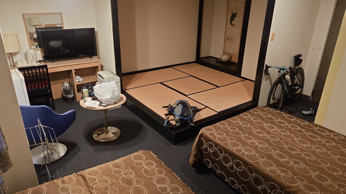 LEFTSG1227's tweet photo. 我お独り様

部屋間違っとりゃせんか？ https://t.co/aFeSpVVPCt