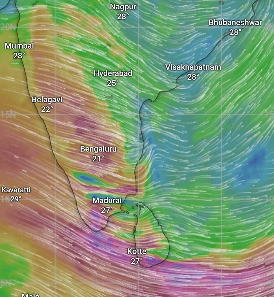 ChennaiVaanilai's tweet photo. Low-level winds appear to be converging around Chennai today, despite the absence of a pronounced sea-breeze push. With supportive mid-level moisture, the environment looks favourable for convection. Very gud chance of evening thunderstorms. 🌦🌂 #Chennai #Chennairains https://t.co/ZRhg0gqrq5