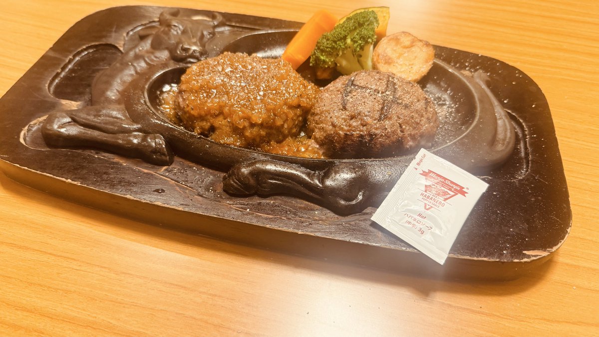 ren_room9's tweet photo. 久しぶりにさわやか行ったらハバネロが個包装になってる

みんなはオニオン派？デミグラ派？ https://t.co/4itJD3Jxrg
