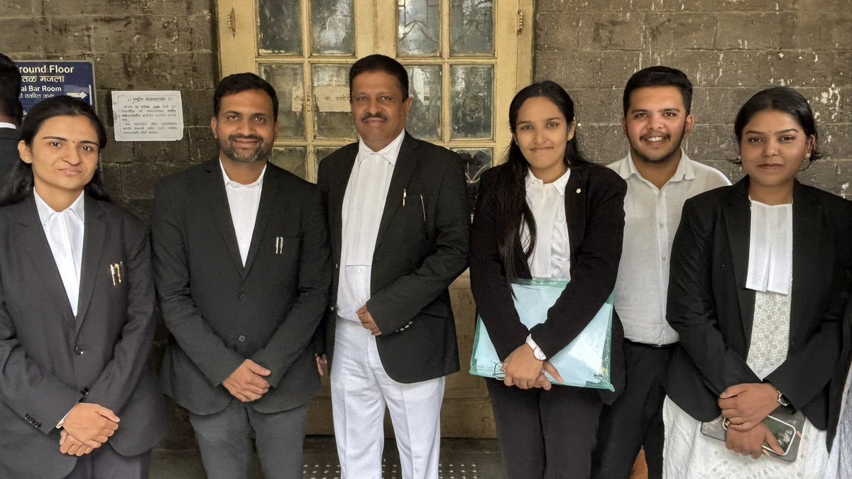 BhausahebAjabe's tweet photo. राहुल गांधींच्या वि.दा. सावरकर मानहानी खटल्यात,सात्यकी सावरकरांची 'क्रॉस' ॲड.मिलिंद पवार घेत आहेत. 
आजच्या क्रॉसला मी उपस्थित होतो.
सात्यकी सावरकरांनी क्रॉस लवकर संपावी यासाठी अर्ज केला आहे 😂😂
@पुणे न्यायालय
@RahulGandhi @INCHarshsapkal @satejp @VijayWadettiwar @INCMaharashtra https://t.co/COPS01WzwN