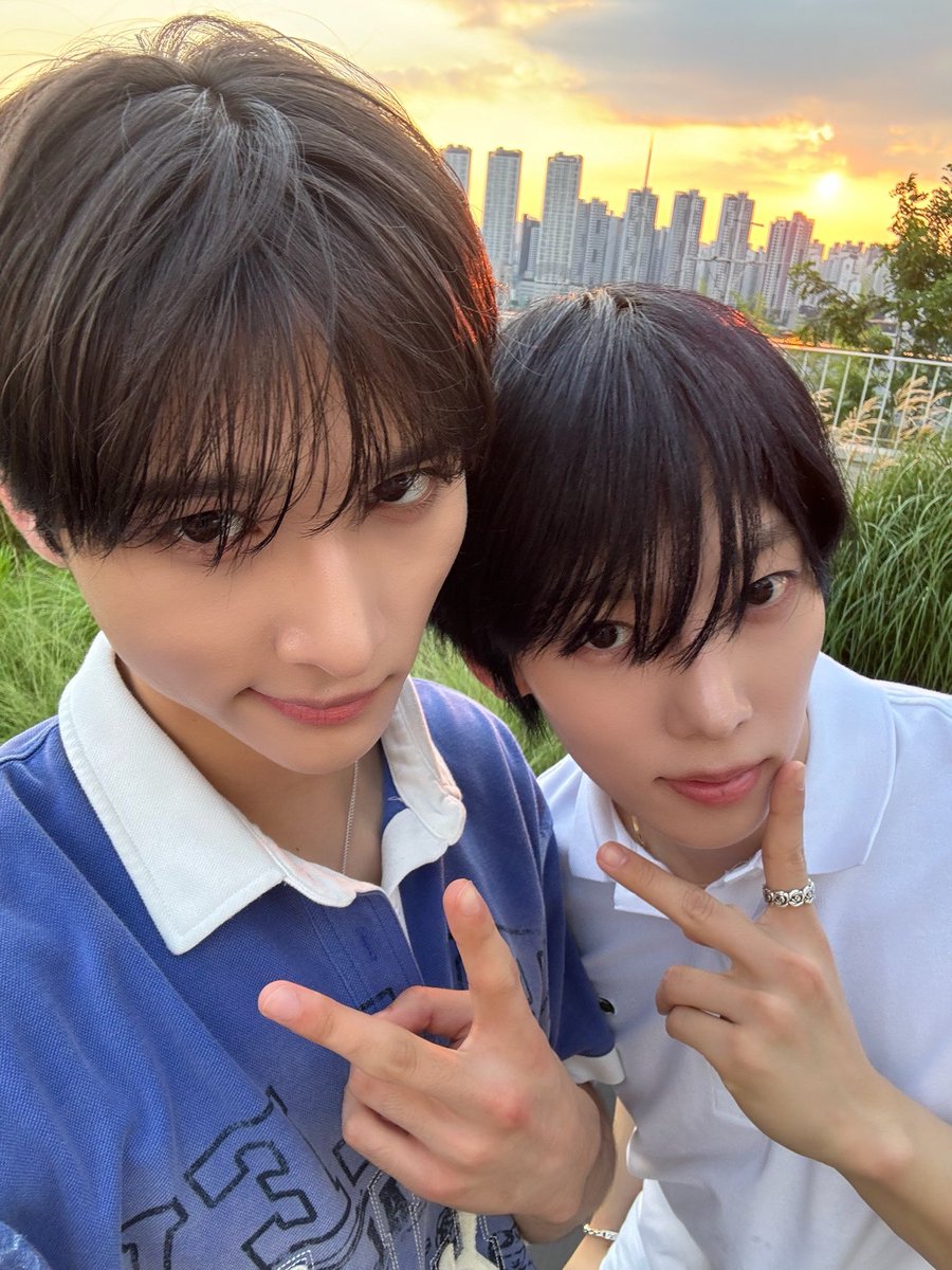 _AMPERSANDONE_'s tweet photo. This is 캠카롱~ 💙🤍

#앰퍼샌드원 #AMPERSANDONE
#마카야 #MACKIAH https://t.co/RGqFrOPaQ9