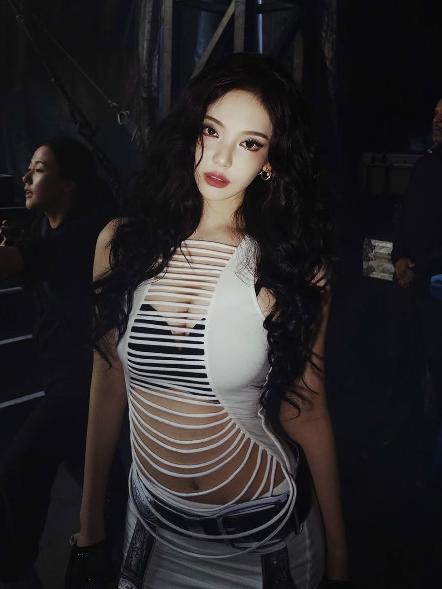 cuntynings's tweet photo. HOT GIRL YIZHUO https://t.co/Y3gO2WtAP0