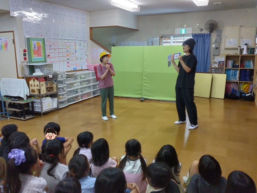 asakashakyo's tweet photo. ★本町放課後児童クラブからのお知らせ★
防犯教室②です！
寸劇をみたあとに、防犯ブザーを使用した実践も行いました🏃‍♀️🏃‍♂️
＃朝霞　＃社会福祉協議会　＃学童　＃本町放課後児童クラブ　＃本町クラブ　＃防犯教室 https://t.co/hlipnfJJwx