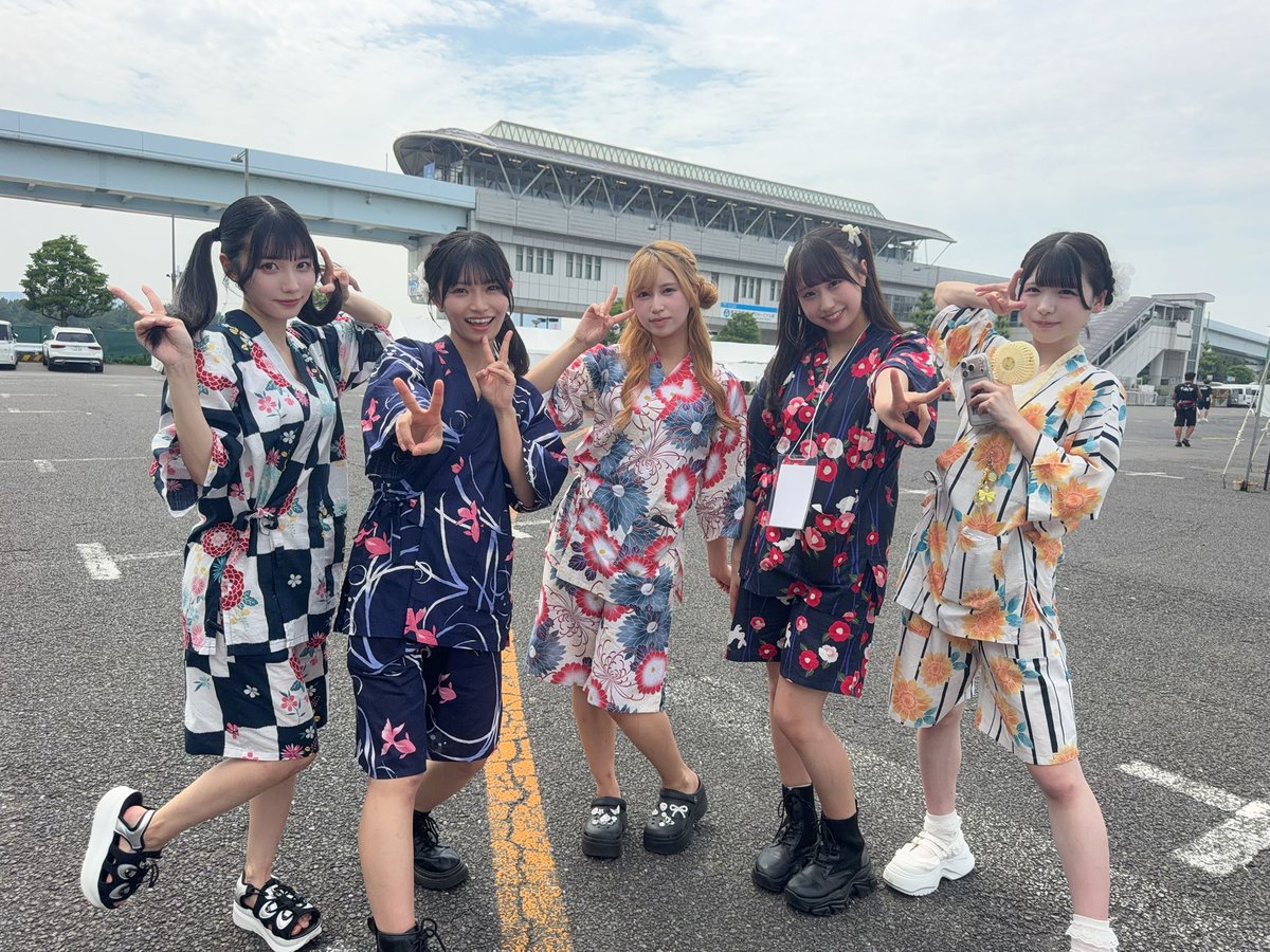 maneki_kecak_x's tweet photo. .˚⊹⁺‧┈┈┈┈┈┈┈┈┈┈┈┈‧⁺ ⊹˚.
　🎉明日8/5決起ライブDAY2開催🎉
                🙌ハイタッチ会🙌
              🪙後方ワンコイン🪙
.˚⊹⁺‧┈┈┈┈┈┈┈┈┈┈┈┈‧⁺ ⊹˚.

明日8月5日(水)は
8月14日の周年ライブに向けた決起ライブ『まねきケチャ決起ライブDAY2』の開催です🫶✨

後方スタンディングエリアはワンコイン‼︎
そして‼️
特典会前にハイタッチ会実施します🙌

初めましての方も大歓迎です🥰

ポイントに応じて特典がゲットできるスタンプラリーも開催中🎁

《対象日》
▶︎8月3日(月) : 『まねきケチャ決起ライブDAY1』
▶︎8月5日(水) : 『まねきケチャ決起ライブDAY 2』
∟ https://t.co/fhk9yuKX9m

▶︎8月14日(金) : 11周年記念公演『～RE:START～』
∟ https://t.co/ZpnY9xVHS9

▷1PT⇒推し写メ＋トーク
▷2PT⇒囲みチェキ
▷3PT⇒周年打ち上げオフ会参加権利

明日も一緒に全力で楽しみましょう🎶
沢山のご来場お待ちしてます🥰❤️‍🔥

前売りチケット🎟️
∟https://t.co/fhk9yuKX9m
（※前売り本日23：59迄）

#まねきケチャ