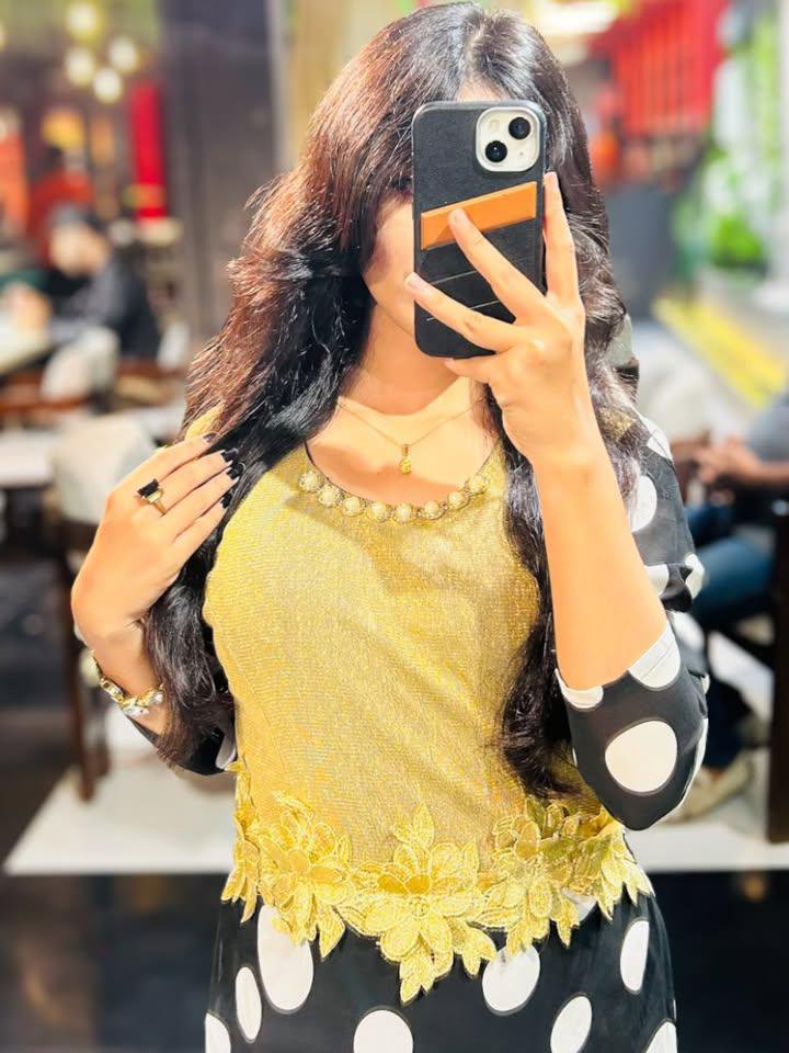 Senoritanc's tweet photo. Main karu to sala character dhila hain?🥲🤷‍♀️ https://t.co/XsNcOlSYFk