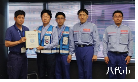 mlit_Kyushu's tweet photo. 【被災状況調査結果を手交しました】
#令和8年熊本地震 の被災地支援のため、各市町の要請を踏まえ、国土交通省は #TECFORCE を集中的に派遣し、被災状況調査を実施しました。本日、調査結果を #氷川町 藤本町長、#甲佐町 甲斐町長、#宇城市 末松市長、#八代市 建設部長へ報告し手交式を執り行いました https://t.co/ijBCTVtiW2