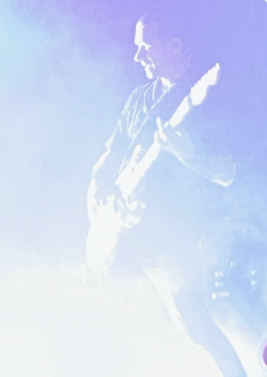 martindkennedy's tweet photo. Going out in a blaze 🤘🏻🎸
#goingout #blaze #lighting #guitarist https://t.co/wonH1pn8Rx