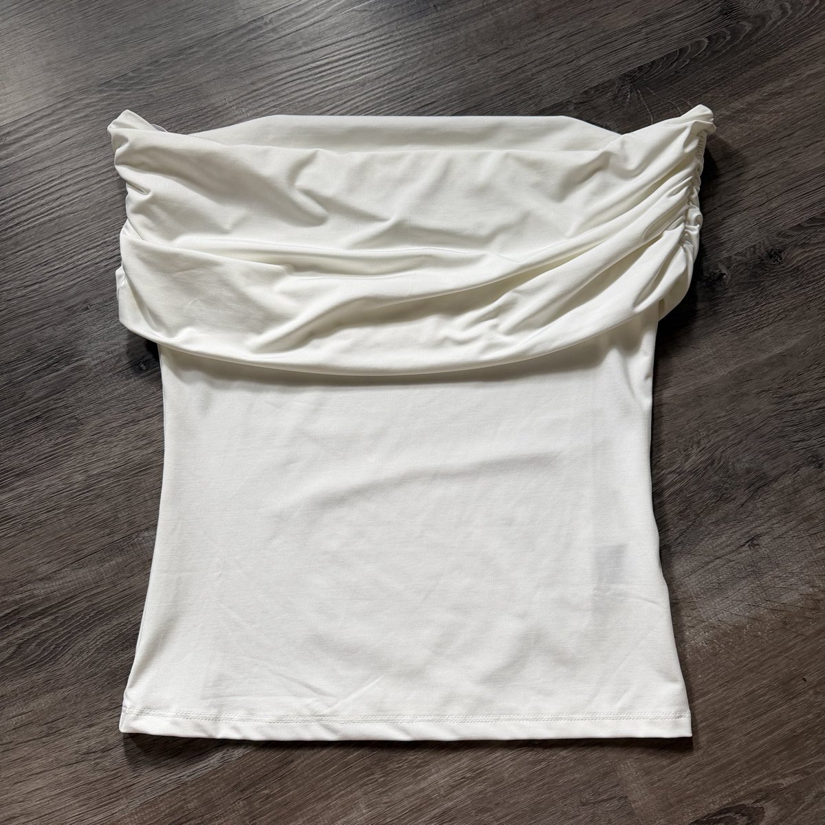 3500000z's tweet photo. ปาดไหล่ h&amp;m เคยใส่หนึ่งครั้ง
price : 250 รส จาก599
size m chest 32ก่อนยืดน้า ผ้ายืดได้เยอะเลย https://t.co/N3EazGrz81