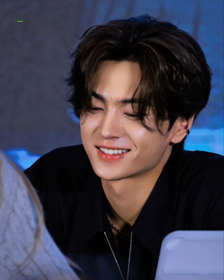 enhajaychives's tweet photo. I NEVER LEFT 

#제이 #JAY https://t.co/RB3f20ge3s